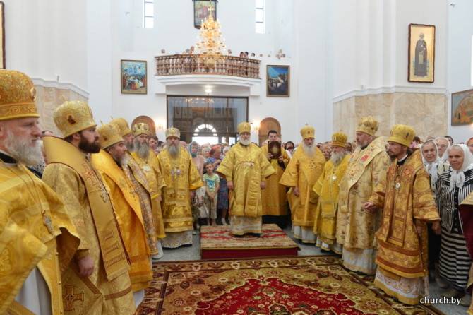 Патриарший Экзарх совершил чин великого освящения кафедрального Преображенского собора города Могилева